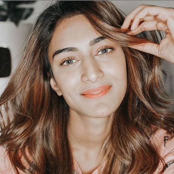 घर में रहकर कुकिंग कर रही हैं एरिका फर्नांडिस, बनाई स्वादिष्ट दाल