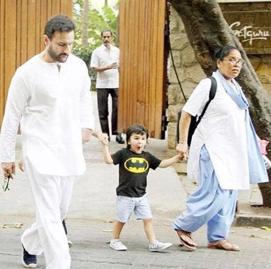 पापा सैफ के साथ निकले तैमूर, पैपराजी को देख ऐसे चिढ़ाया मुंह