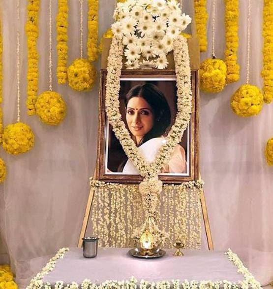 श्रीदेवी की प्रेयरमीट में छलका जाह्नवी का दर्द, लिखा-काश आप यहां होतीं