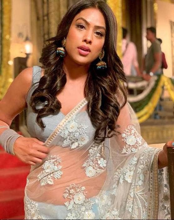 निया शर्मा की फैन्स से अपील, बोलीं- भाड़ में जाएं, भीड़ में नहीं