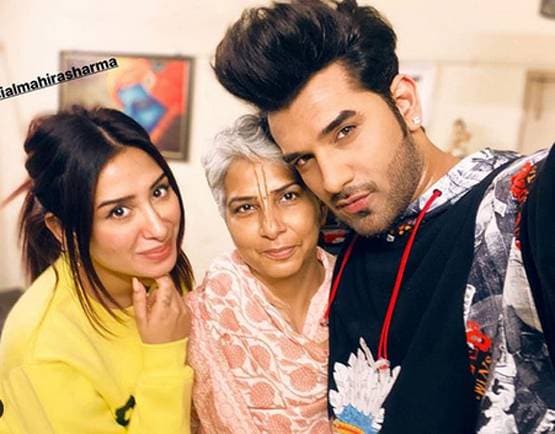 दोस्त पारस की मां संग खराब नहीं माहिरा के रिश्ते, इस फोटो ने दिया सबूत