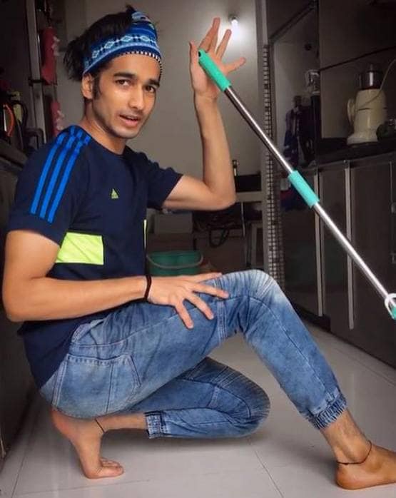 झाड़ू-पोछा बना सेलेब्स का टाइम पास, कटरीना से शिल्पा तक का हुआ ये हाल