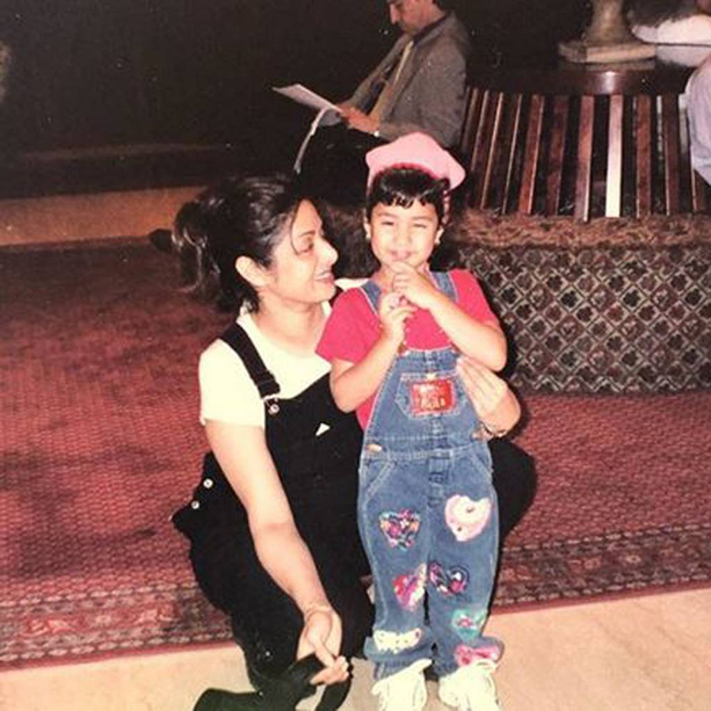 तस्वीरों में देखें जाह्नवी कपूर का बचपन, मां श्रीदेवी के संग खास है रिश्ता