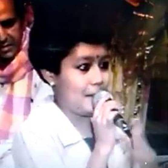 कौन है जगराते में गाती हुई ये बच्ची? बॉलीवुड पर छाई जिसके गानों की गर्मी