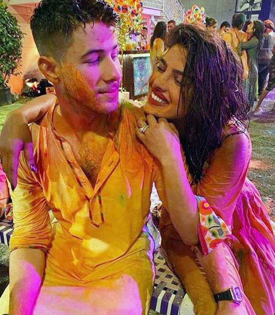 ईशा अंबानी की होली पार्टी, पति निक संग दिखीं प्रियंका की रोमांटिक केमिस्ट्री