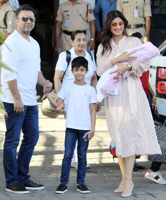 दूसरी बार मां बनने के बाद बेटी संग दिखीं शिल्पा शेट्टी, तस्वीरें वायरल