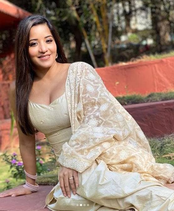 मोनालिसा का बोल्ड लुक हुआ वायरल, बिकिनी अवतार में शेयर की तस्वीर