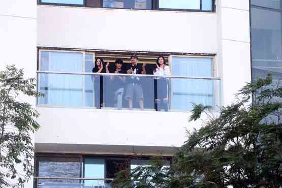 अमिताभ से अनिल तक, बॉलीवुड ने थाली बजाकर किया कोरोना कमांडोज को सलाम