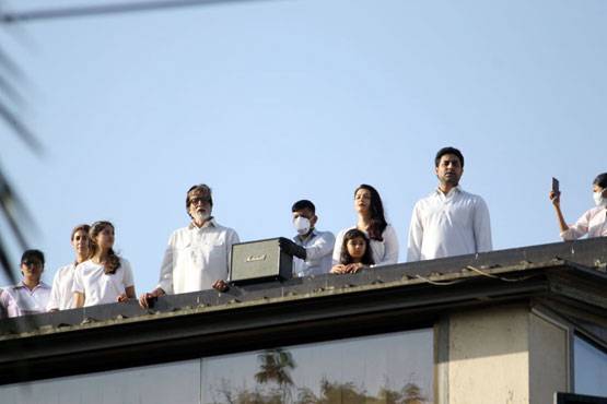 अमिताभ से अनिल तक, बॉलीवुड ने थाली बजाकर किया कोरोना कमांडोज को सलाम