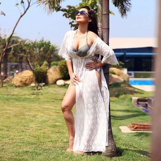 बोल्ड लुक में दिखीं मिनीषा लांबा, फिल्मों से दूर यूं कर रहीं टाइम पास