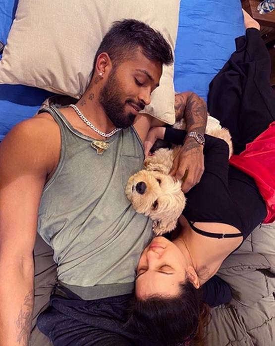 क्वारनटीन में मंगेतर हार्दिक संग रोमांटिक हुईं नताशा, यूं बिता रही समय