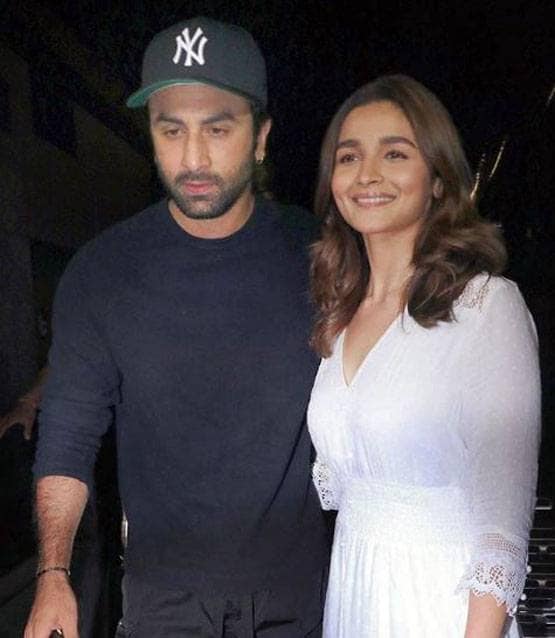 लॉकडाउन में साथ रह रहे हैं लवबर्ड्स रणबीर-आलिया, बिल्ली ने खोल दी पोल