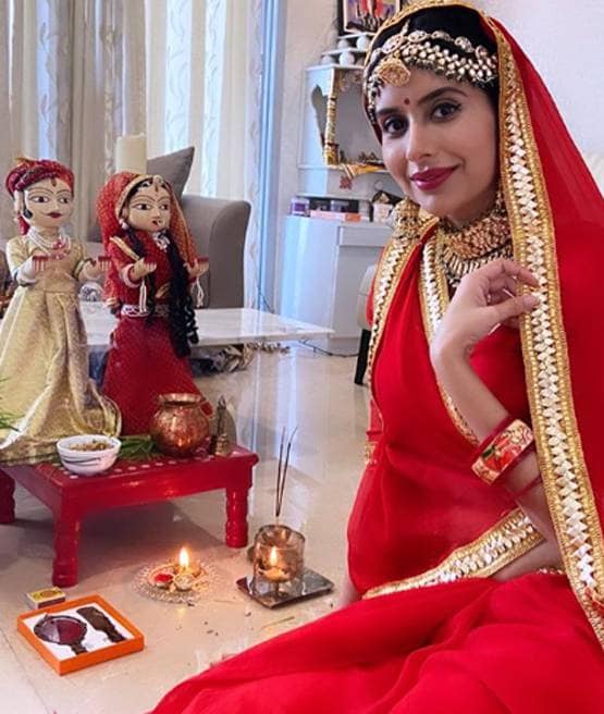 शादी के बाद चारु असोपा की पहली गणगौर, लॉकडाउन में ऐसे किया सेलिब्रेट