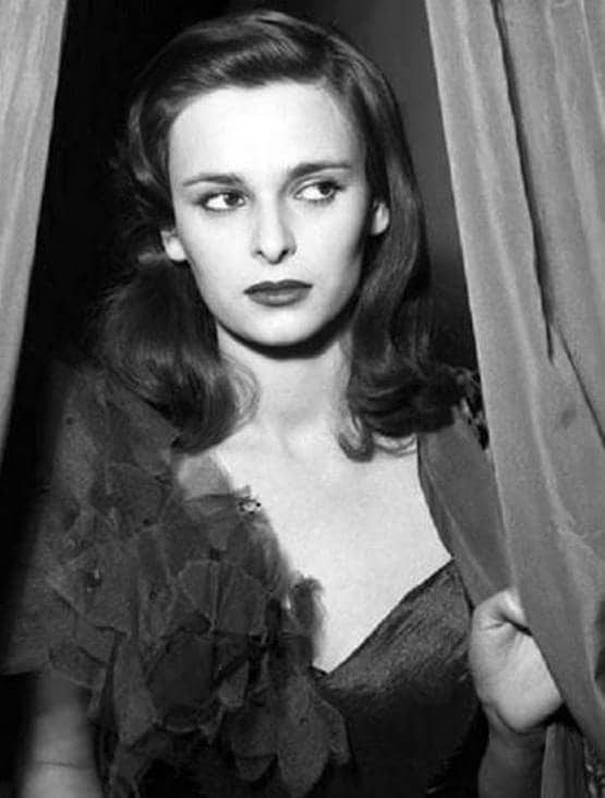 कोरोना वायरस की वजह से इन मशहूर सितारों ने कहा दुनिया को अलविदा