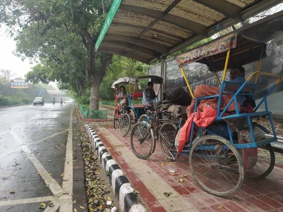 लॉकडाउन में क्या है रोज कमाकर खाने वालों के हाल, इन तस्वीरों में देखें