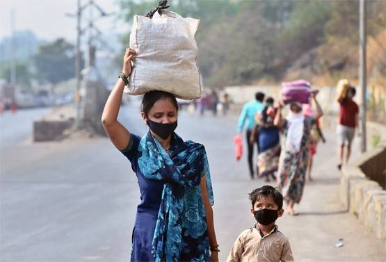 लॉकडाउन में क्या है रोज कमाकर खाने वालों के हाल, इन तस्वीरों में देखें