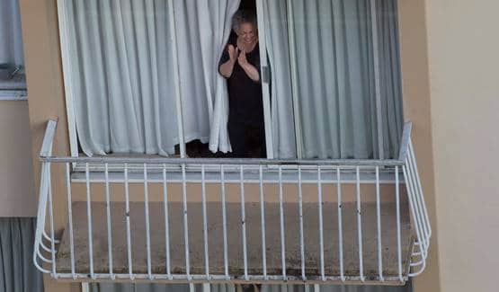 क्वारनटीन में रह रहे एक शख्स ने लड़की को ऐसे फोन नंबर देकर किया प्रपोज