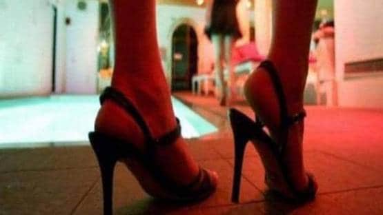 होटल में सेक्स रैकेट, पुलिस के छापे में आपत्तिजनक स्थिति में मिले लोग