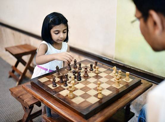 कोरोना का डर-कर्फ्यू का माहौल-घर पर बच्चे-आप वर्किंग, सब ऐसे करें डील