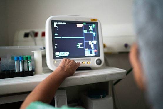 कोरोना के इलाज में वेंटिलेटर कितना जरूरी, देश में कैसे हो रहे तैयार