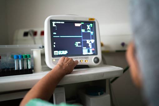 मई में हो सकती है 1 लाख और वेंटिलेटर की जरूरत, बना रही हैं ये कंपनियां