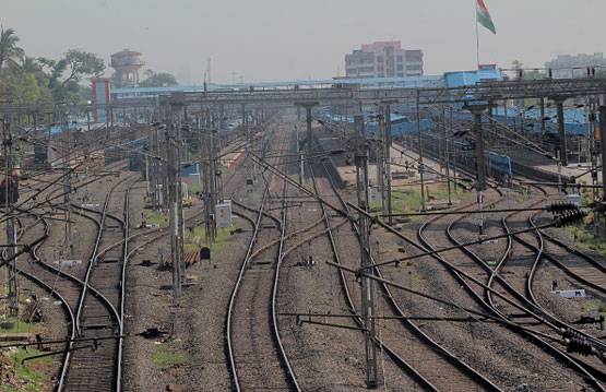 कोरोना: 46 साल पहले भी इस वजह से रुक गई थीं 80 फीसदी ट्रेनें