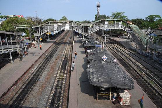 कोरोना: 46 साल पहले भी इस वजह से रुक गई थीं 80 फीसदी ट्रेनें