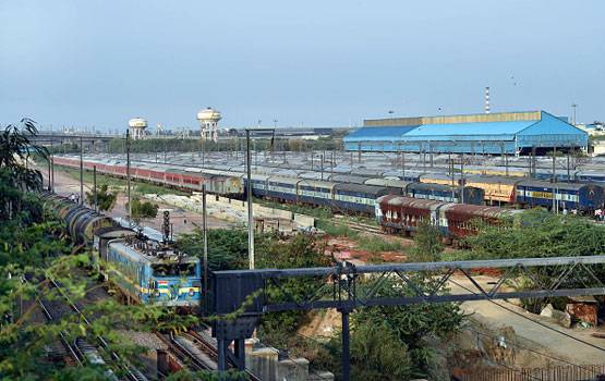 कोरोना: 46 साल पहले भी इस वजह से रुक गई थीं 80 फीसदी ट्रेनें