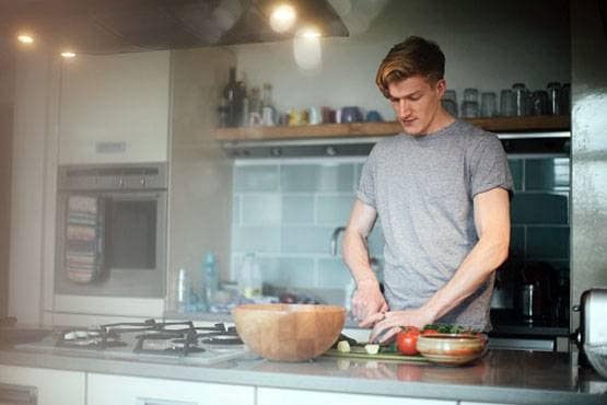 लॉकडाउन को लक में बदलें, अकेलेपन में भी लोगों ने रचे हैं इतिहास