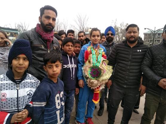 कश्मीर की मुनाजा ने मास्को में जीता गोल्ड, पहले भी बढ़ाया है देश का मान