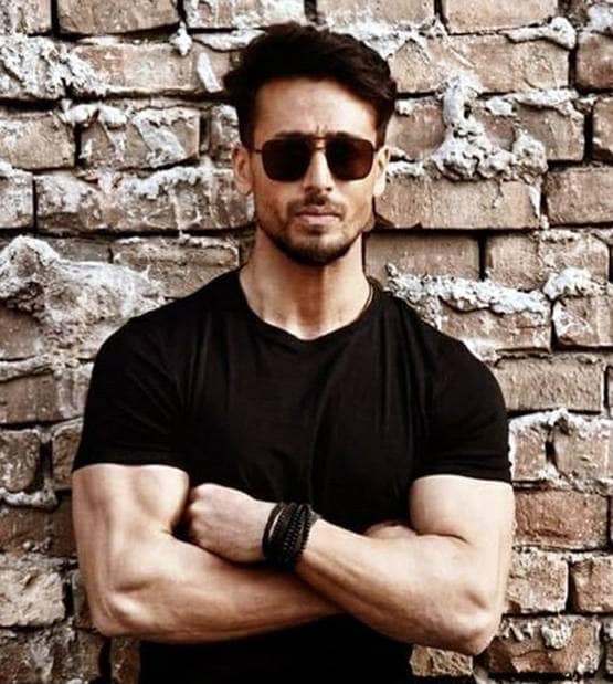 आमिर को भी ट्रेनिंग दे चुके हैं टाइगर, जानिए एक्शन स्टार से जुड़े ये किस्से