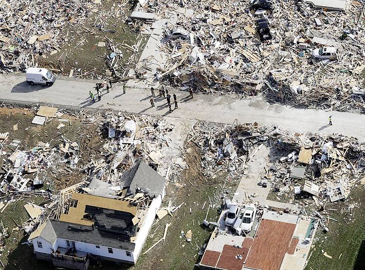 US में आया भयानक बवंडर, इस राज्य में इमरजेंसी, 16 KM तक फैला कचरा