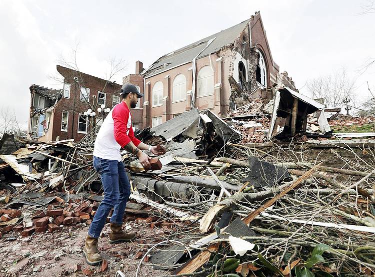 US में आया भयानक बवंडर, इस राज्य में इमरजेंसी, 16 KM तक फैला कचरा