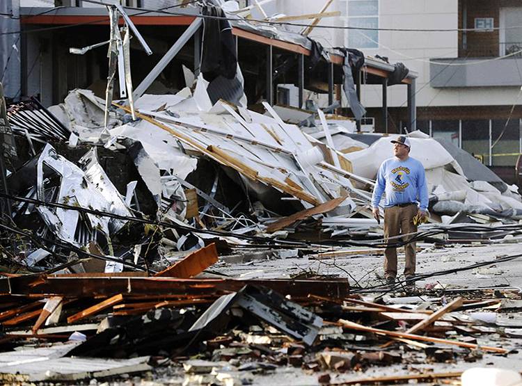 US में आया भयानक बवंडर, इस राज्य में इमरजेंसी, 16 KM तक फैला कचरा