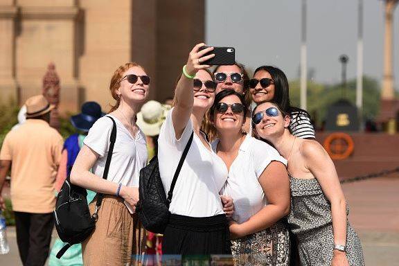 कोरोना ने रोका टूरिस्टों का रास्ता, इन सेक्टर की नौकरियां खतरे में