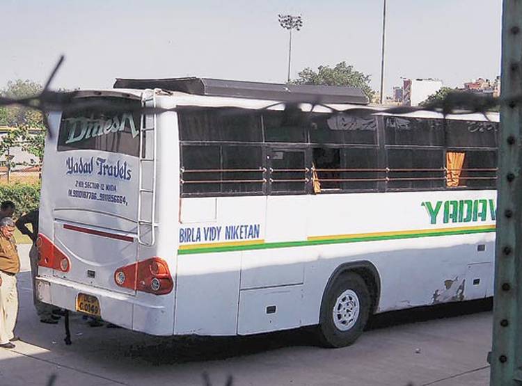 ट्रैफिक नियम तोड़ने पर बस वाले पर लगा 6 लाख 72 हजार का जुर्माना!