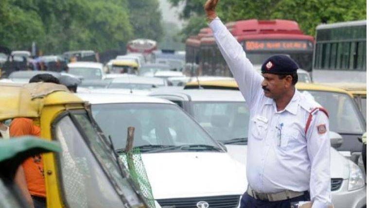 कोरोना: शराबी चालकों के करीब जाने से बच रही पुलिस, कम हुए चालान