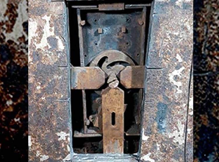 रामपुर नवाब के खजाने का स्ट्रांग रूम खुला, सोचा कुछ और...