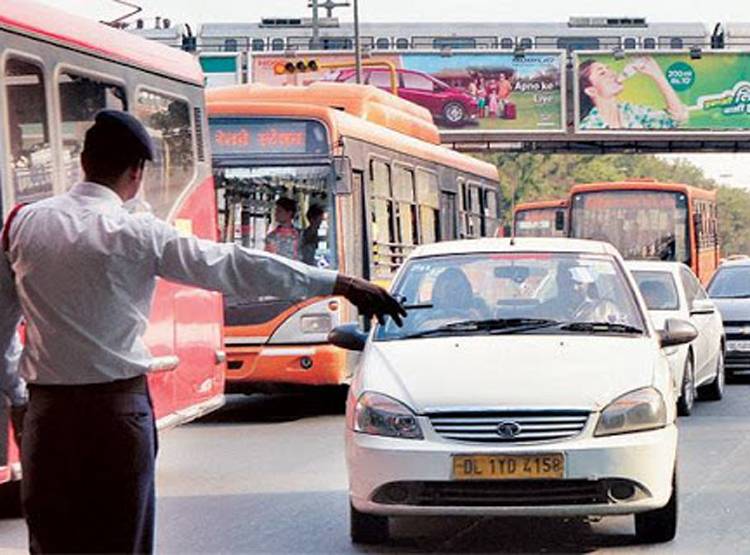 ट्रैफिक नियम तोड़ने पर बस वाले पर लगा 6 लाख 72 हजार का जुर्माना!