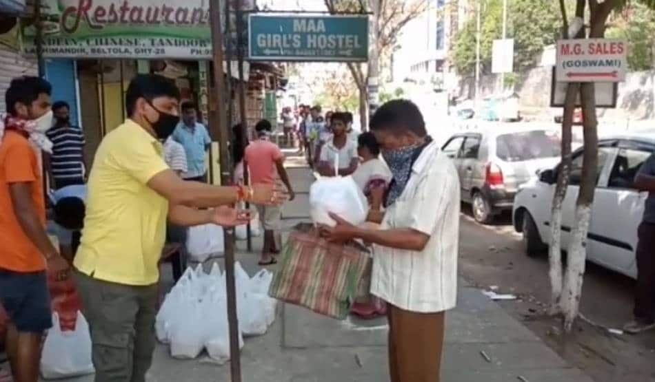 लॉकडाउन में गरीबों के लिए अन्नदाता बना ये गुरुद्वारा, ऐसे की मदद