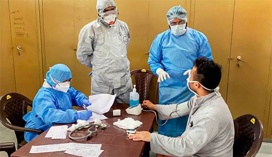 कोरोना पॉजिटिव डॉक्टर ने कर दिया मरीजों का इलाज, पूरा अस्पताल फंसा