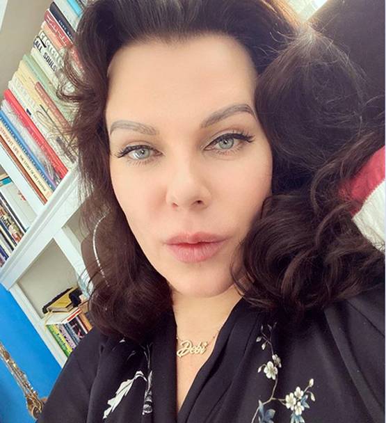 बॉलीवुड से लेकर हॉलीवुड तक, कोरोना वायरस की चपेट में आए 10 सितारे