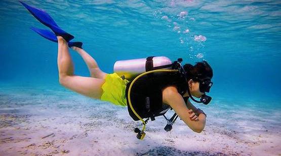 समंदर किनारे उर्वशी रौतेला का वेकेशन, शेयर की बोल्ड फोटोज