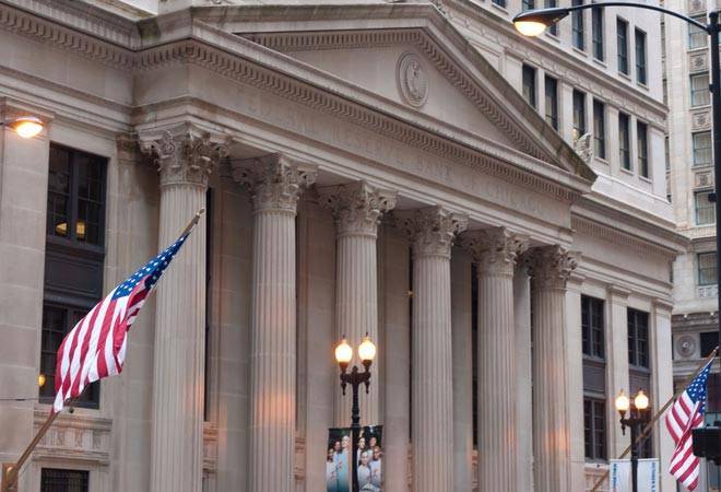 कोरोना से लड़खड़ाई US इकोनॉमी! संभालने को सरकार ने चला ये दांव