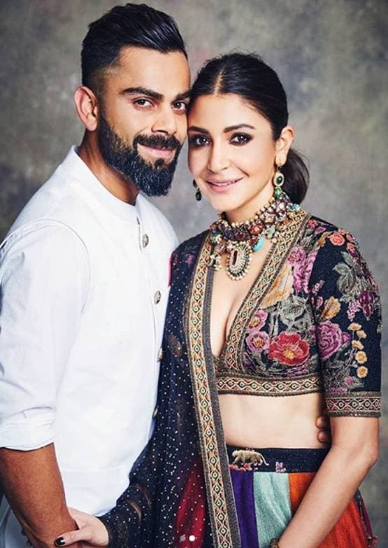 कोरोना: अनुष्का ने काटे विराट के बाल, यूजर बोला- पीके के बाद आदत पड़ गई होगी