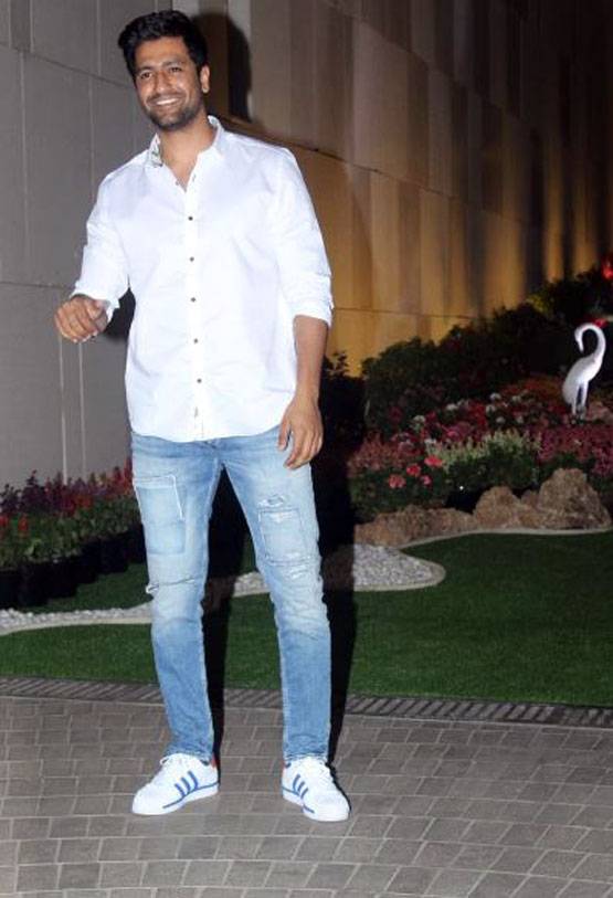 होली मनाने इस अंदाज में पहुंचे प्रियंका-निक, ये सेलेब्स भी हुए शामिल