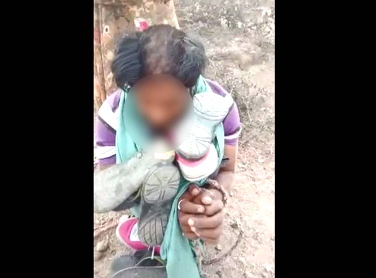 दामाद की आधी मूंछ काटकर पहनाई जूतों की माला, वीड‍ियो वायरल