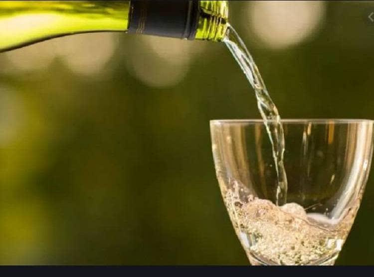 कोरोना के बीच शख्स ने की शराब की होम डिलेवरी की मांग, कोर्ट ने लगाया जुर्माना