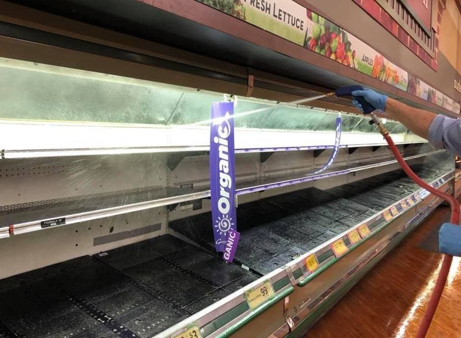 कोरोना का खौफ: महिला के छींकते ही मॉल से फेंक दिया 26 लाख का सामान