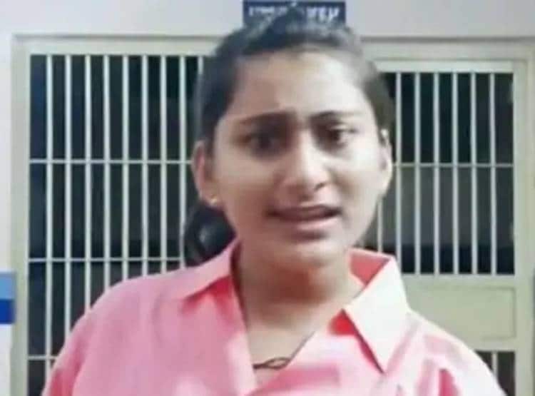 टिकटॉक वीडियो बनाने पर सस्पेंड हुई थी ये कांस्टेबल, बन गई स्टार